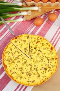 Swabian cuisine, salted cream cake with spring onions, hearty cake, salty shortcrust, baked, out of
