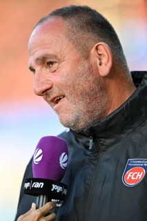 Coach Frank Schmidt 1. FC Heidenheim 1846 FCH Portrait in interview Microphone Microphone Logo JOYN
