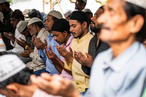 Muslims perform the Friday prayers at a Mosque in the holy month of Ramadan, on 21 March 2025 in