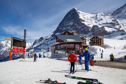 25 March 2024, Kleine Scheidegg, Grindelwald Switzerland : Many skiers and tourists enjoy the sunny