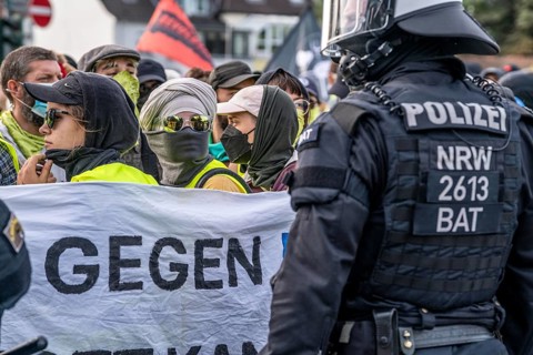 Demonstration against the AFD party conference in Essen, blockade of Alfredstraße, bridge over the