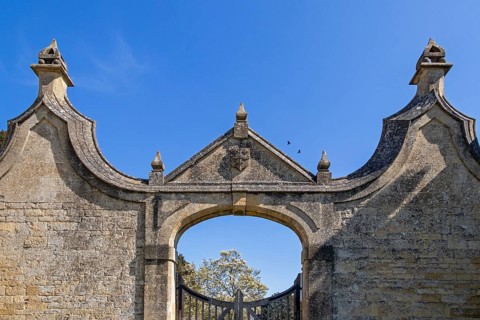 Entrance gate of Campden House, Chipping Campden, The Cotswolds, England, Great Britain