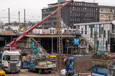Conversion and refurbishment of Düsseldorf-Wehrhahn S-Bahn station, extensive work on platforms,