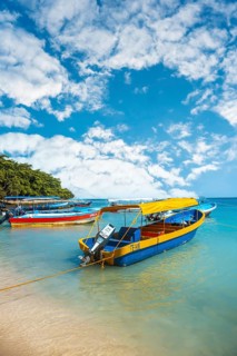 Tela, Honduras », January 2020: A transport boat on Cocalito Beach in Punta de Sal in the Caribbean