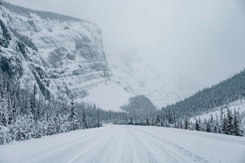 Winter road trip on the Icefields Parkway with lots of snow and ice, Banff National Park, Jasper