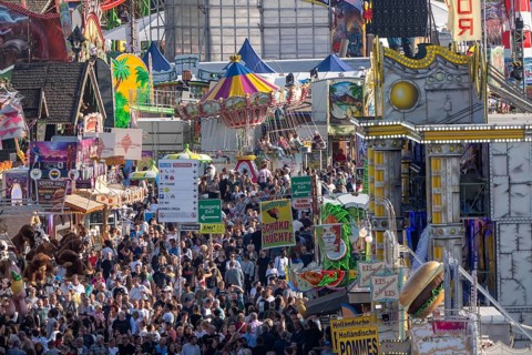 Rhine fair in the Rheinwiesen in Düsseldorf-Oberkassel, rides, fairground stands, full corridors,