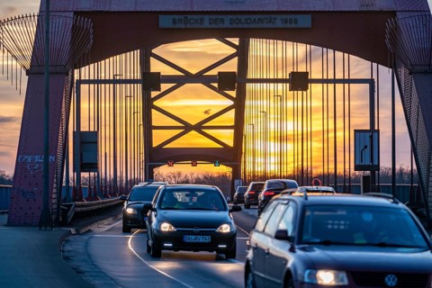 Bridge of Solidarity, road bridge between the districts of Rheinhausen and Hochfeld, over the river