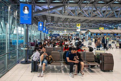 Suvarnabhumi airport tourists with luggage, Bangkok, Thailand