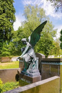 Historical cemetery, Tour, Memorial, Kurz family, Dr Otto Kurz 1864 to 1915, Sculpture of a woman,