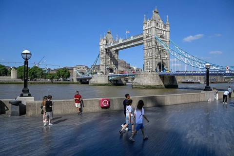 Tower Bridge over the Thames, folding bridge with two neo-Gothic towers, built 1886—1894, London,