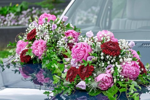Flower arrangement on a bridal car, wedding car, North Rhine-Westphalia, Germany