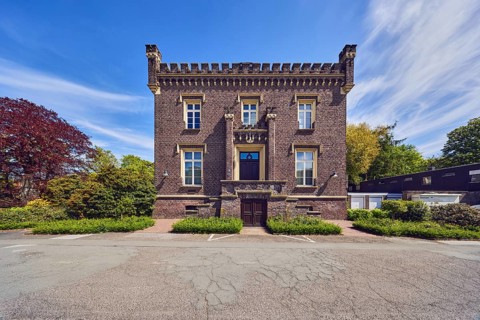 Villa von Eerde, historic brick building, Tudor style, registry office, asphalt road, green spaces,