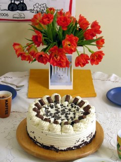 Birthday cake with a bouquet of tulips (Tulipan), Germany