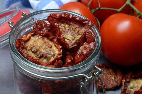 Fresh and dried tomatoes, Solanum lycopersicum