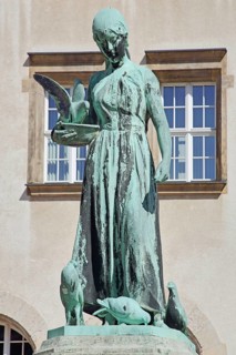 Schlegelbrunnen built 1912, bronze sculpture with greenspan, modern art, dove girl, woman with