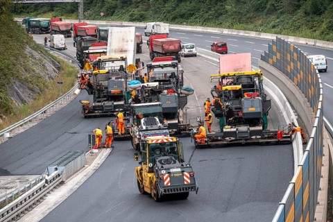 Rehabilitation of the A52 motorway near Essen, an 8 km long section between the Essen-Kettwig