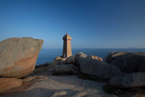 Lighthouse Mean Ruz at Ploumanac'h, Côtes d'Armor in the first morning light