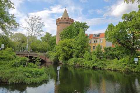 Steintorturm am Steintorbrücke, city canal, gate tower, city tower, brick building, old town,