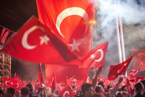 Istanbul, Turkey. 20th July 2016. Crowds fill Taksim Square in Istanbul to celebrate the failure of