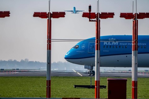 Amsterdam Schiphol Airport, Aalsmeerbaan runway, 18L-36R, KLMflieger on the runway, waiting for