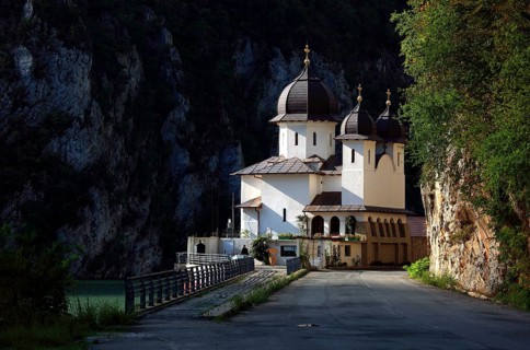 Wallachia, Din Valea Mracunei Monastery, Iron Tor tor nature park Park, on the Danube, on the Cazan
