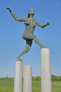 Sculpture Dynamic by Helga Sauvageot 2008, modern art bronze sculpture, sprinter, athlete, runner,