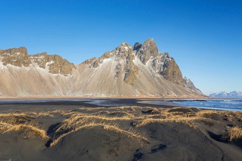 Vestrahorn, Vesturhorn, scree mountain made of gabbro and granophyre rocks, part of the Klifatindur