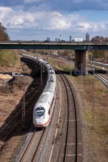 The Hardenberg bridge, A40 motorway in Mülheim an der Ruhr, dilapidated motorway bridge, must be