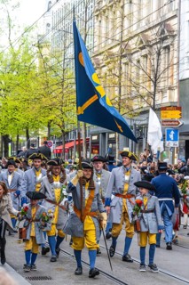 Parade of historically costumed guild members, Zunft zur Saffran, Sechseläuten or Sächsilüüte,