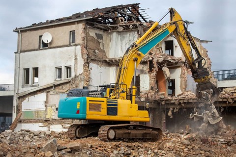 House demolition, demolition excavator in action