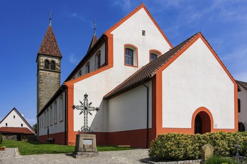 Cemetery and church of St Peter and St Paul, a Romanesque sacred building in Niederzell on the