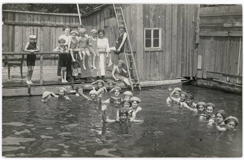 Bad Homburg, bathing, swimwear, woman, men, children, leisure, fun, summer, group in bathing suits