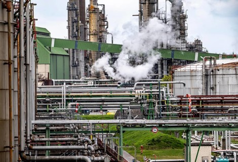 Ruhröl refinery, BP Gelsenkirchen, now BP Refining & Petrochemicals GmbH, tanks and plant in