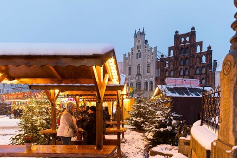 Snow-covered Christmas market on the market square of the Hanseatic city of Wismar, in the
