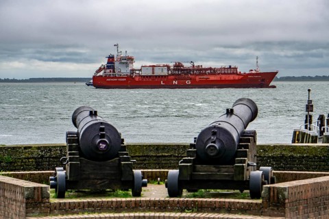 The LNG tanker Coral Furcata, in the Westerschelde, has left the harbour of Antwerp and is heading