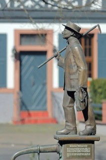 Vintner's fountain with stand-up collar vintner sculpture, vintner, stand-up collar, standing male