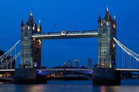 Thames, Tower Bridge, illuminated, behind Canary Wharf, dusk, blue hour, London, England, Great