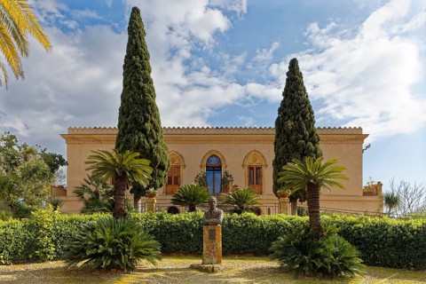 Villa Aurea, 19th century, former home of amateur archaeologist Alexander Hardcastle, bronze bust,