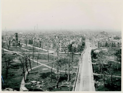 Tiergarten, Berlin, end of war, World War II, extensive view of a war-destroyed city with bare