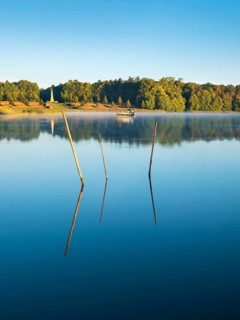 Morning atmosphere at Lake Grienerick, fish traps in front, the obelisk behind, Rheinsberg,