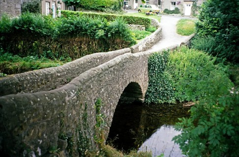 Brokken Bridge, Clapham Beck, Clapham, Yorkshire dales national park, north Yorkshire, England, UK