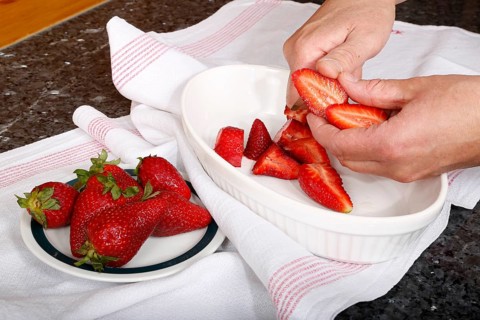 Swabian cuisine, preparation of filled pancakes, Flädle with strawberry jam and icing sugar, Gsälz,