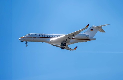 BMVg flight readiness aircraft, 14+04, Bombardier Global 5000, landing at Cologne/Bonn airport,