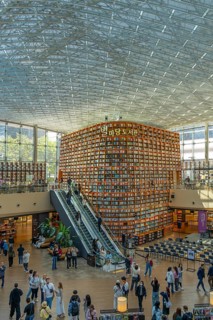 Starfield Library, Byeolmadang Doseogwan on the ground floor of Coex Shopping Mall in