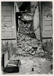 Lübeck, residential building, ruin, chalk notes on the whereabouts of the inhabitants, end of the