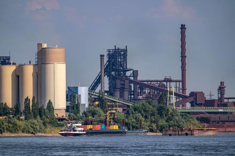 Extreme low tide, here at the ThyssenKrupp Steel Steel Plant in Duisburg-Marxloh, sandbanks have