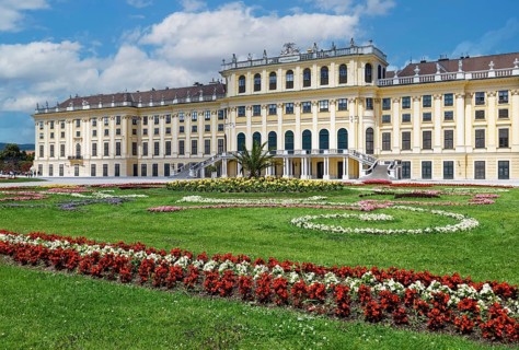 Palace park, flower garden, Schönbrunn Palace, former summer residence of the Habsburgs, Baroque,