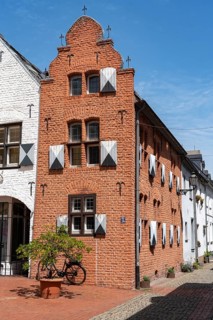 The old town centre of Mörs, on the Lower Rhine, Klompenwenkel building, Fieselstraße, North