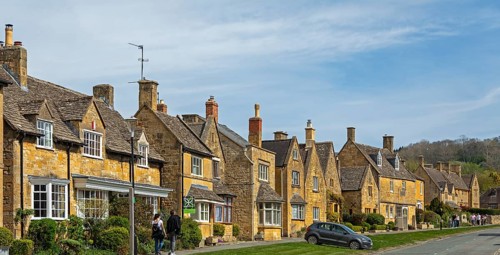 Honey-coloured houses, High Street, Broadway, Worcestershire, The Cotswolds, England, United
