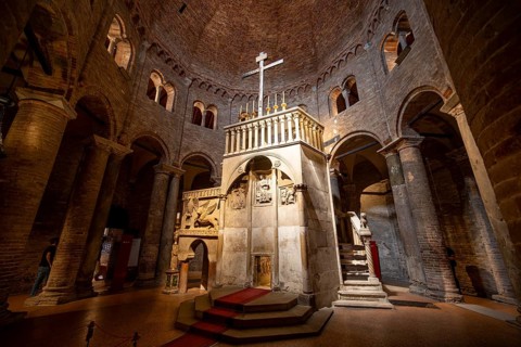 Basilica del Sepolcro with Replica of the Holy Sepulchre, Basilica Santuario Santo Stefano, Sette